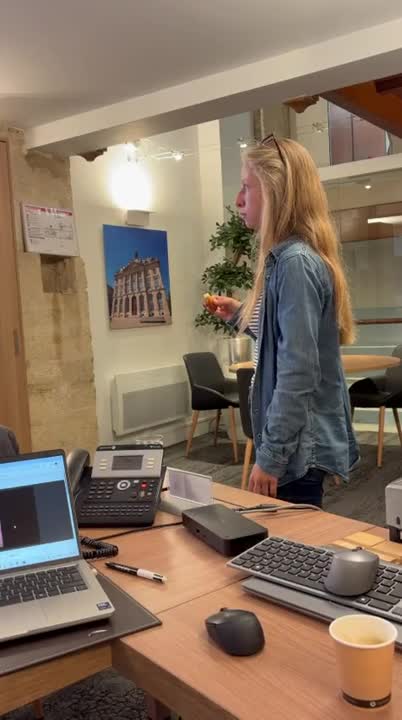 Sarah découvre son cadeau en live
